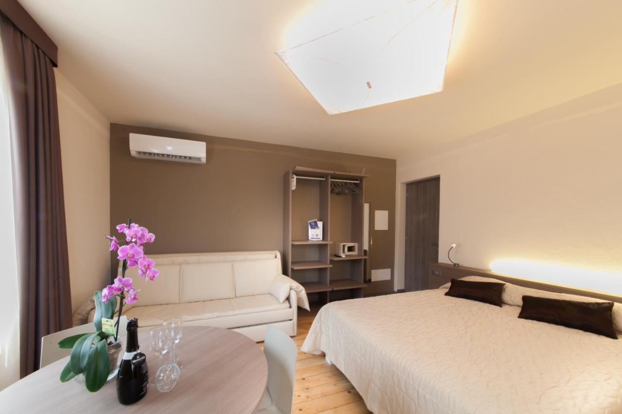 International Rooms & Apartments Сирмионе Экстерьер фото