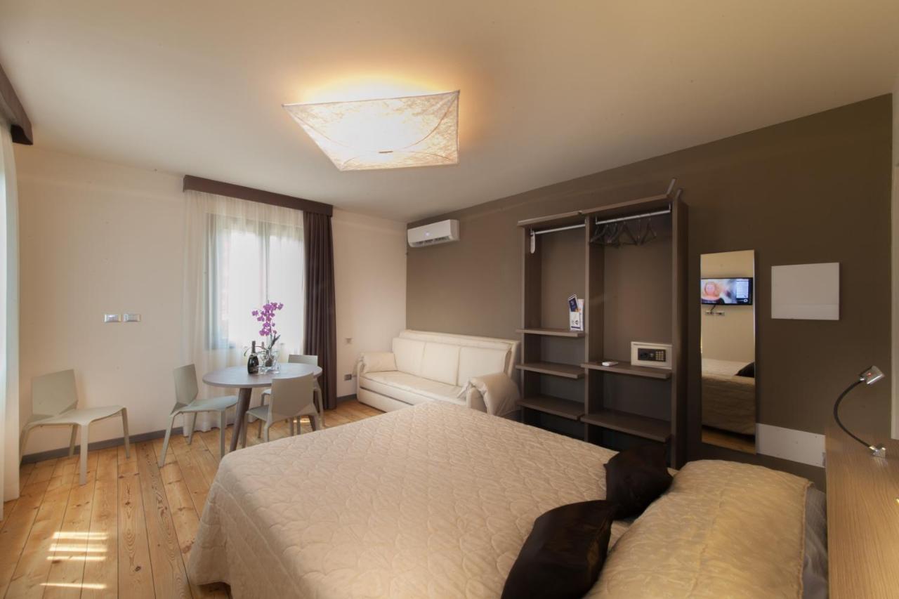 International Rooms & Apartments Сирмионе Экстерьер фото