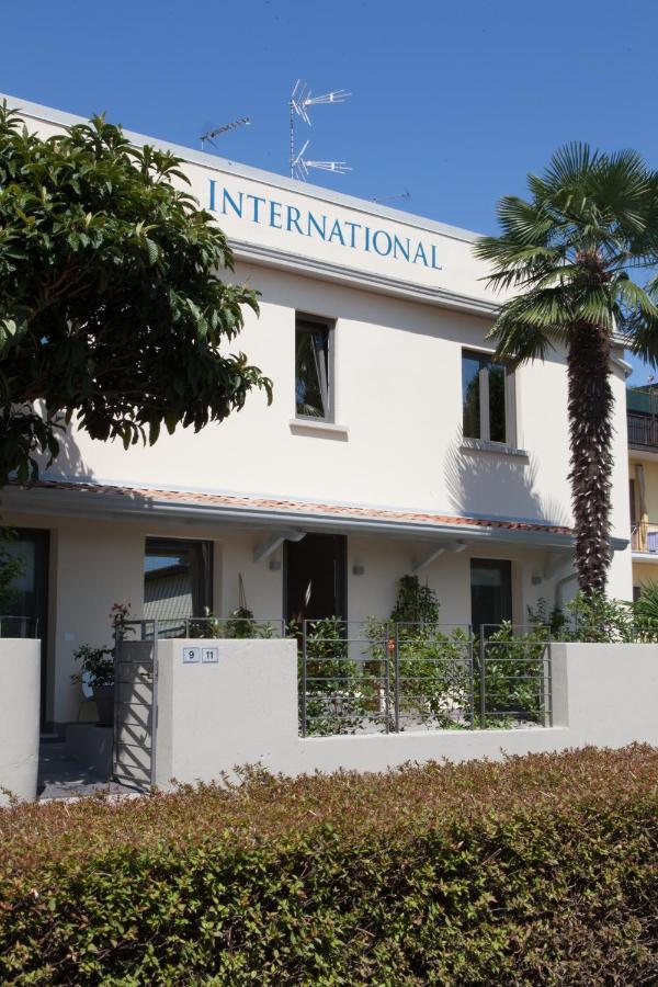 International Rooms & Apartments Сирмионе Экстерьер фото