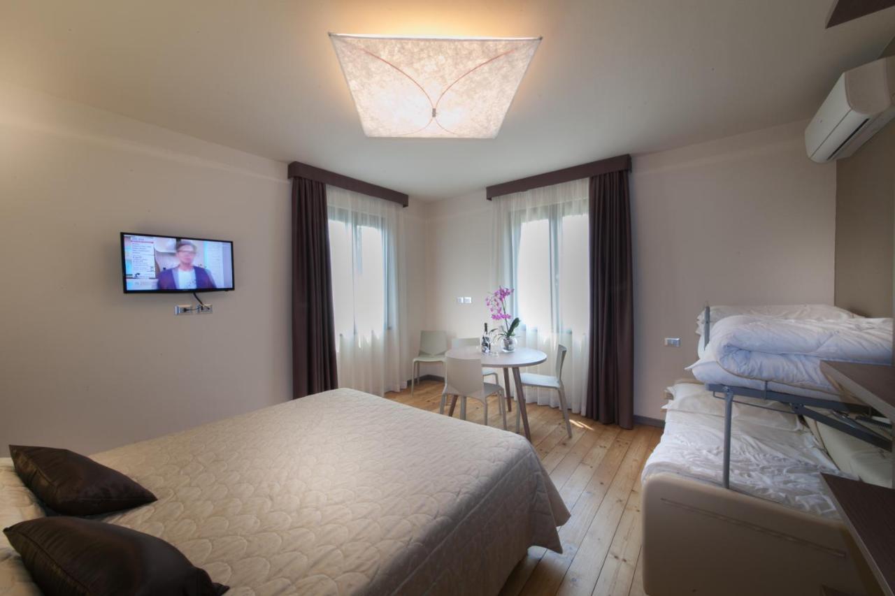 International Rooms & Apartments Сирмионе Экстерьер фото